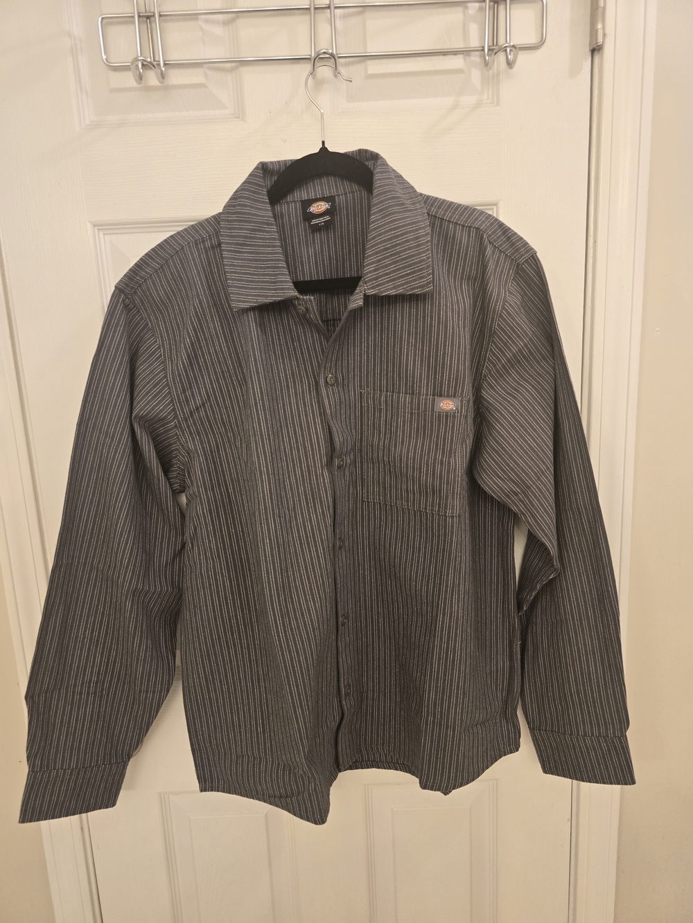 Dickies Men’s Gray Pinstripe Long-Sleeve Button-Down Shirt